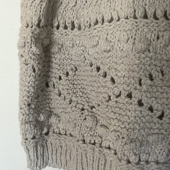 Universal Thread Crochet Vest - Picture 4 of 4